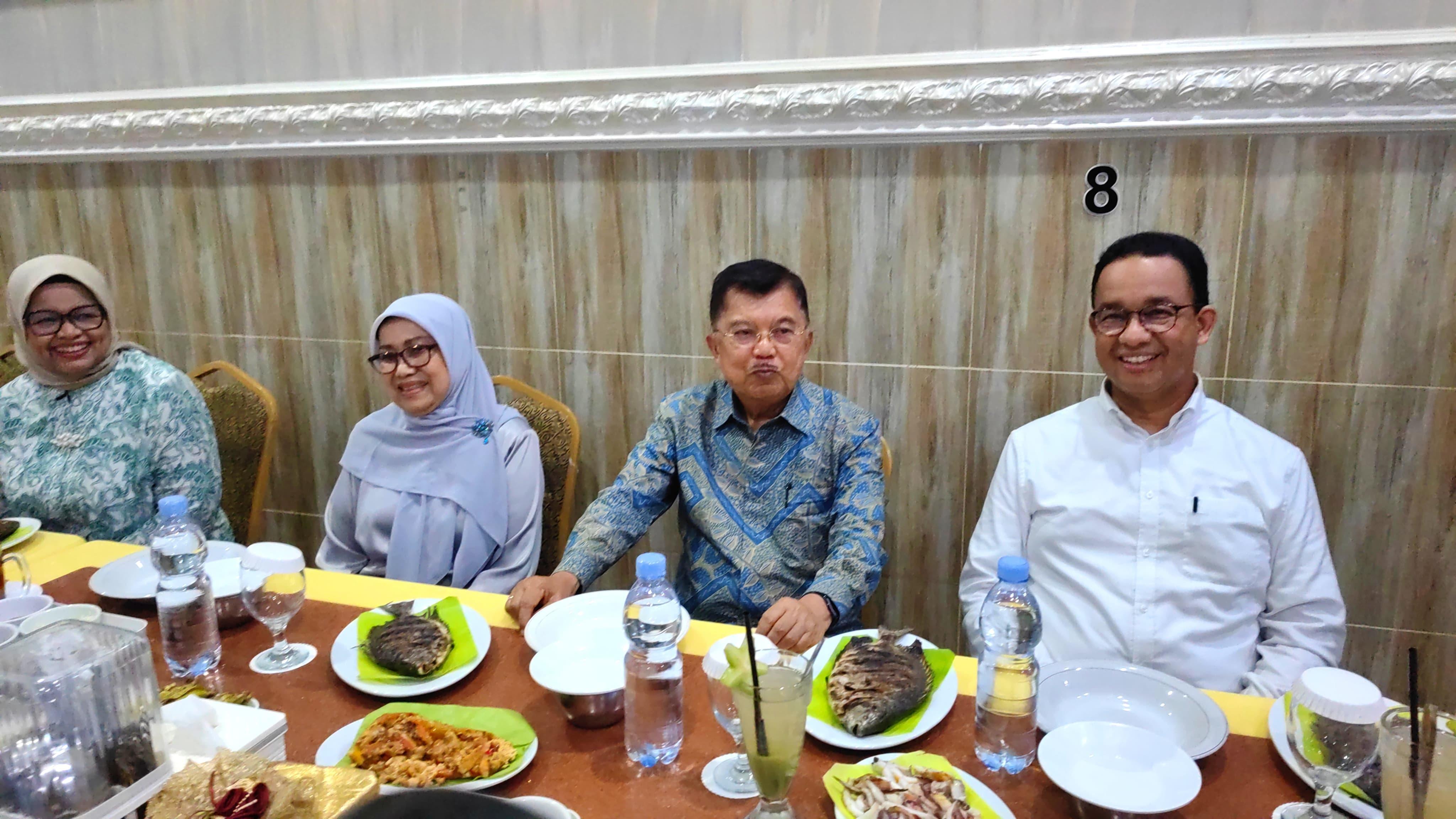 Mantan-Wakil-Presiden-Jusuf-Kalla-dan-Capres-nomor-urut-1-Anies-Baswedan-makan.jpg