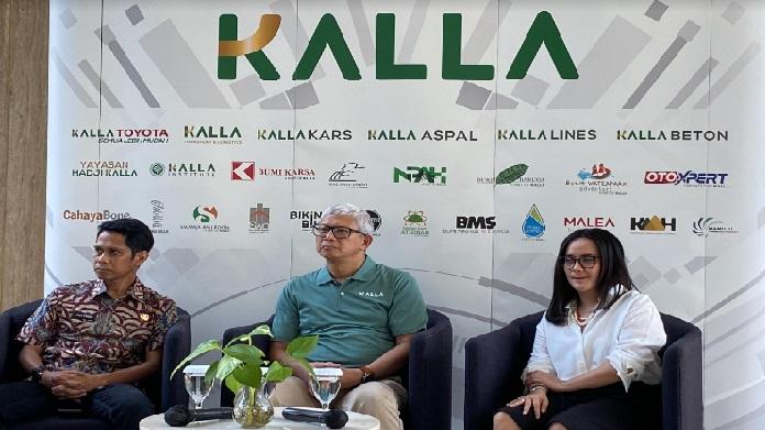 Marketing-Strategy-Digitalization-Director-Kalla-Zumadi-SM-Anwar-tengah.jpg