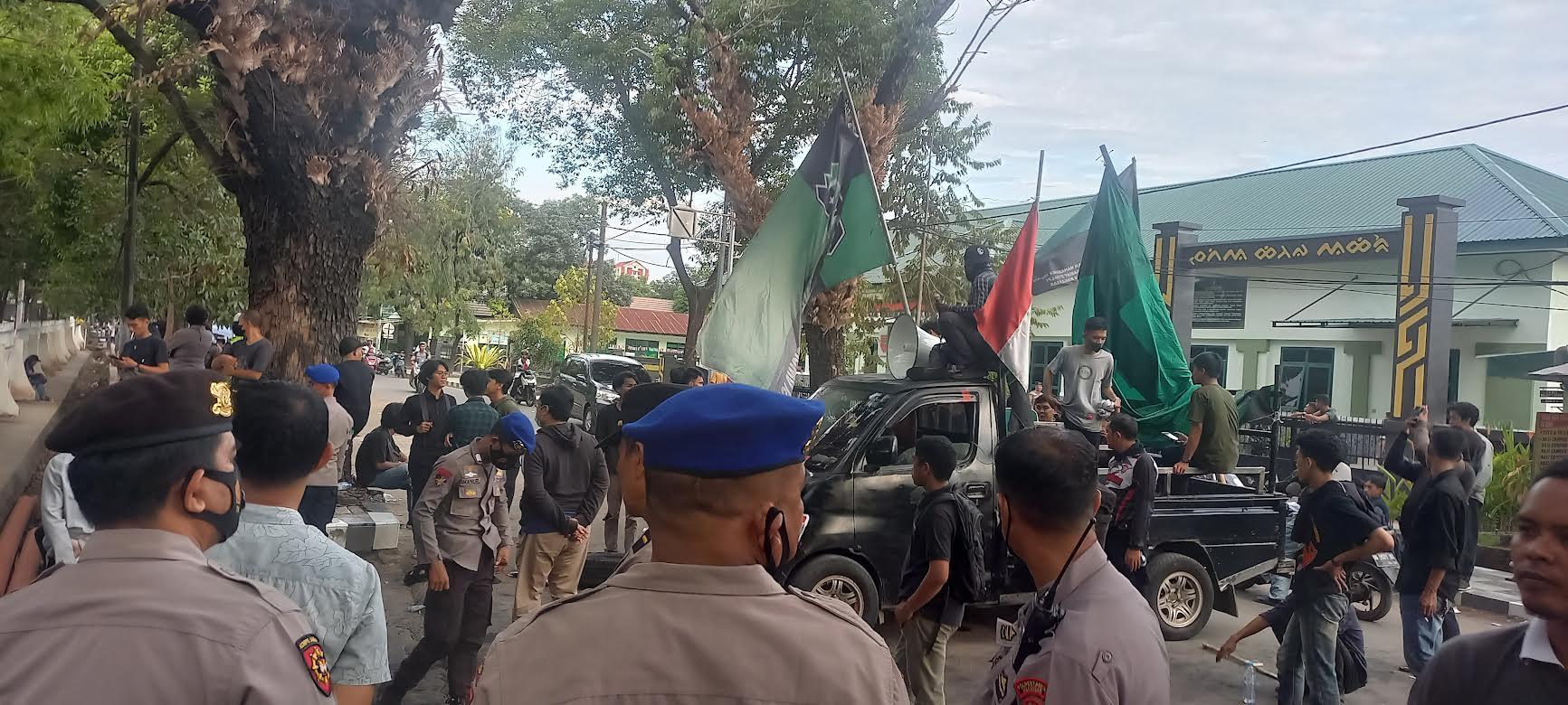 HMI Cabang Makassar Gelar Aksi di Kantor Pertamina Regional 7 Sulsel, Simak Tuntutannya!