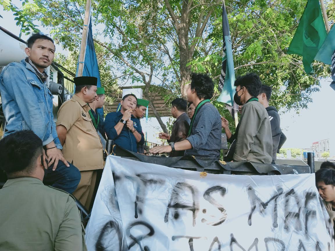 Massa-aksi-Himpunan-Mahasiswa-Islam-HMI-Badan-Koordinasi-Badko-Sulselbar.jpg