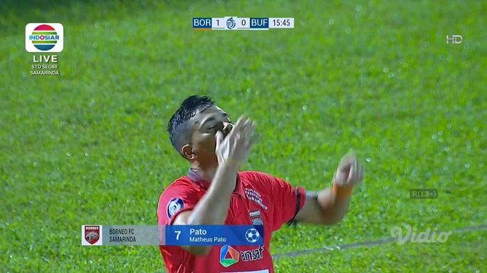 Matheus-Pato-usai-mencetak-gol-ke-gawang-Borneo-FC.jpg