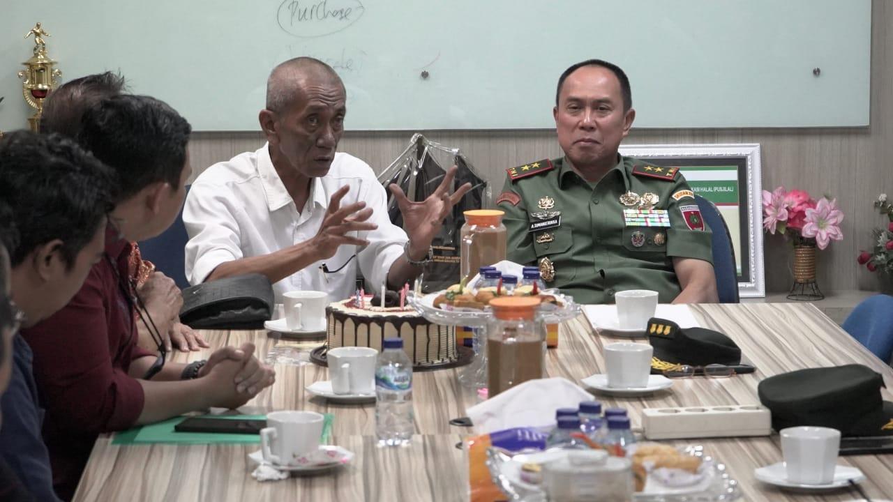 Mayjen-TNI-Andi-Sumangerukka-ke-Tribun-Timur-231111.jpg