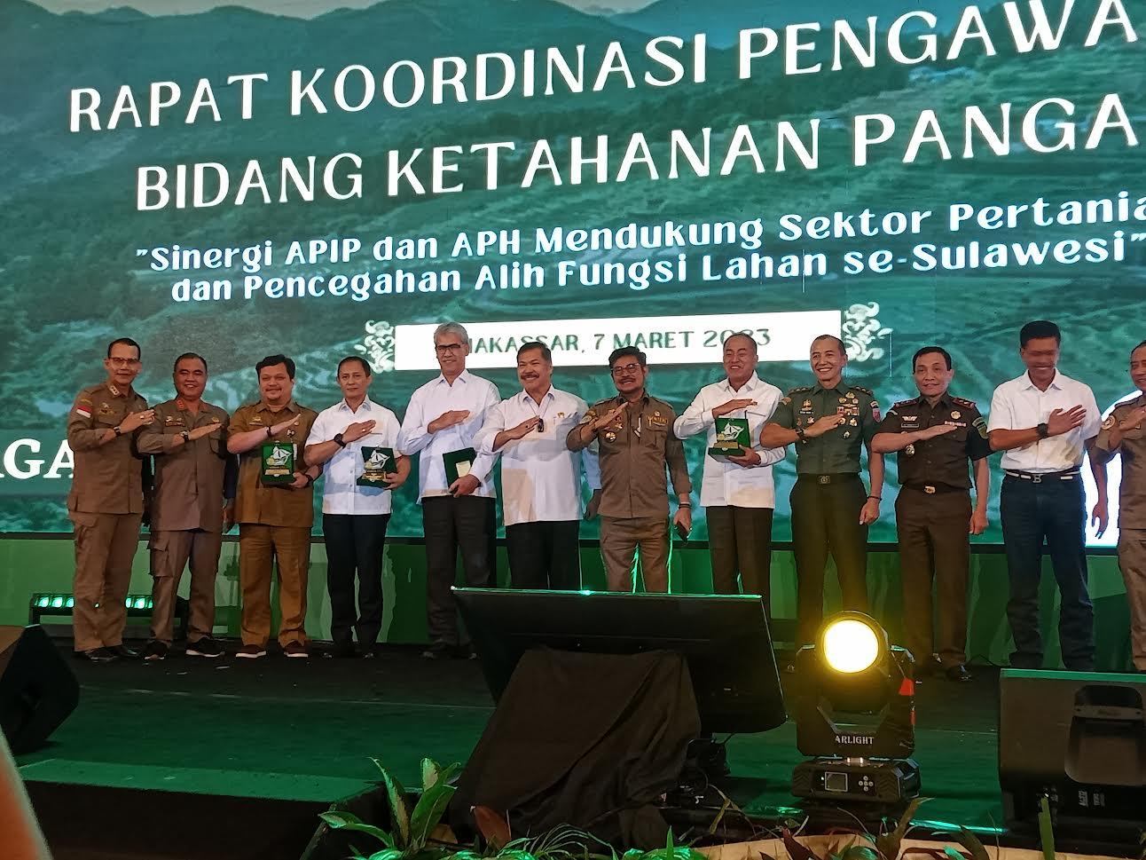 Menteri-Pertanian-Syahrul-Yasin-Limpo-melakukan-rapat-koordinasi-Pengawasan-Bidang-Ketahanan-Pangan.jpg