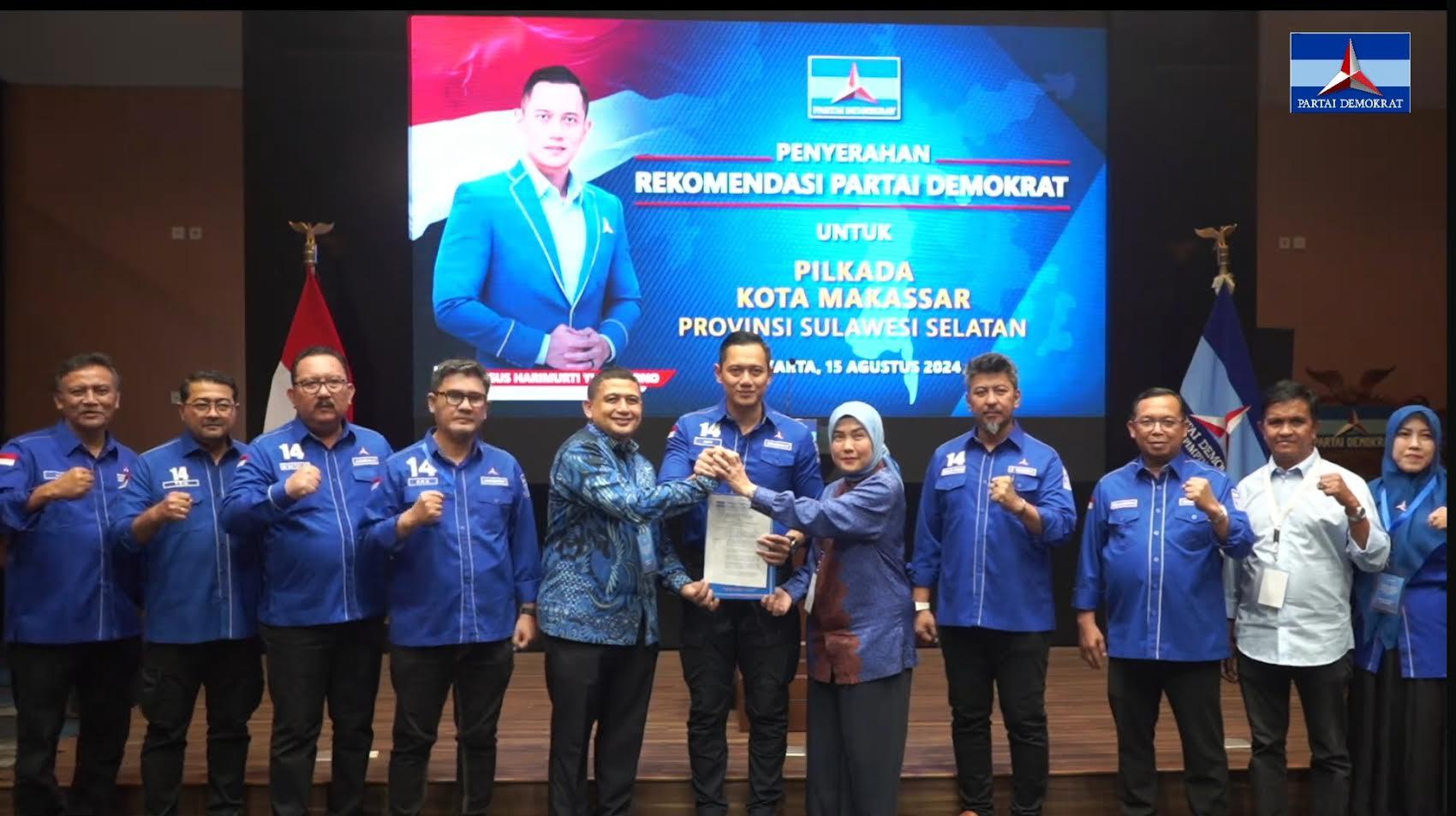 Momen-AHY-serahkan-surat-rekomendasi-Munafri-Arifuddin-Aliyah-Mustika-Ilham.jpg