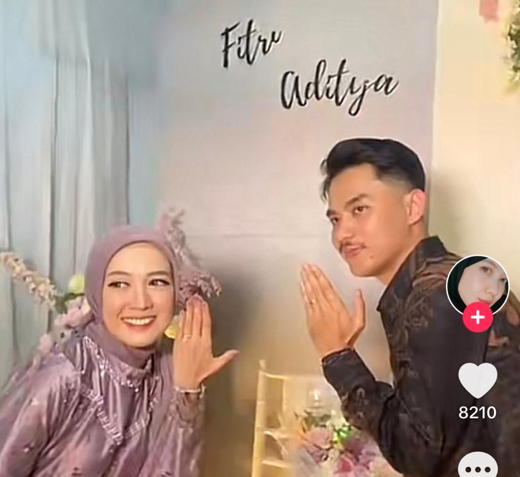 Momen-Fitri-dan-Aditya-pamer-cincin-di-acara-lamaran-keduanya-beberapa-waktu-lalu.jpg