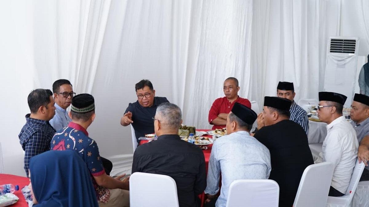 Momen-Open-House-Bupati-Takalar-Daeng-Manye-Kumpulkan-12-Camat-di-Satu-Meja-Bahas-Pelayanan-Publik.jpg