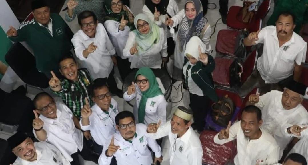 Momen-foto-bersama-DPW-PKB-Sulsel-dan-DPC-PKB-Makassar12.jpg