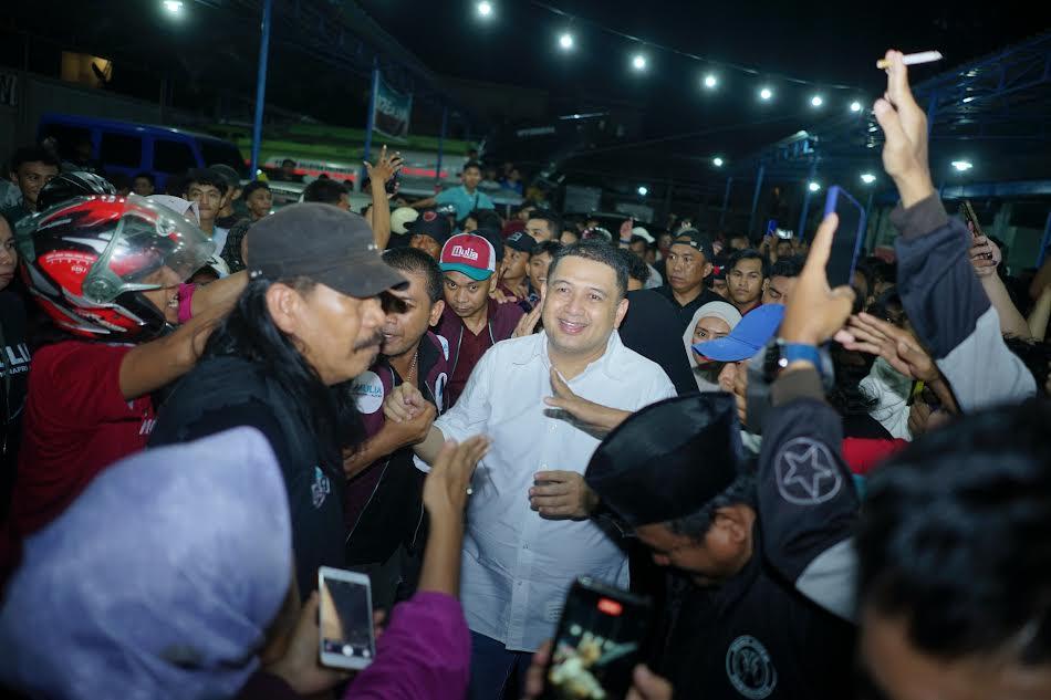 Munafri-Arifuddin-disambut-sorak-sorai-pendukungnya-buu.jpg