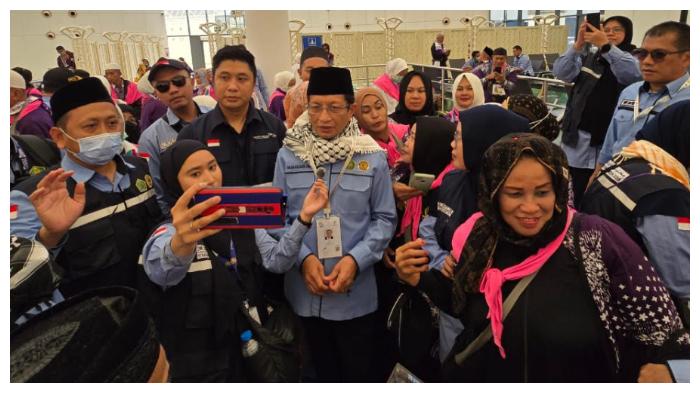 Nasaruddin-Umar-foto-bersama-dengan-jamaah-haji-Kloter-07-6.jpg