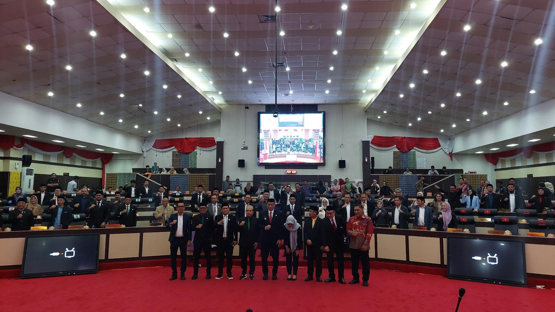 PARIPURNA-DPRD-Momen-DPRD-Sulsel.jpg