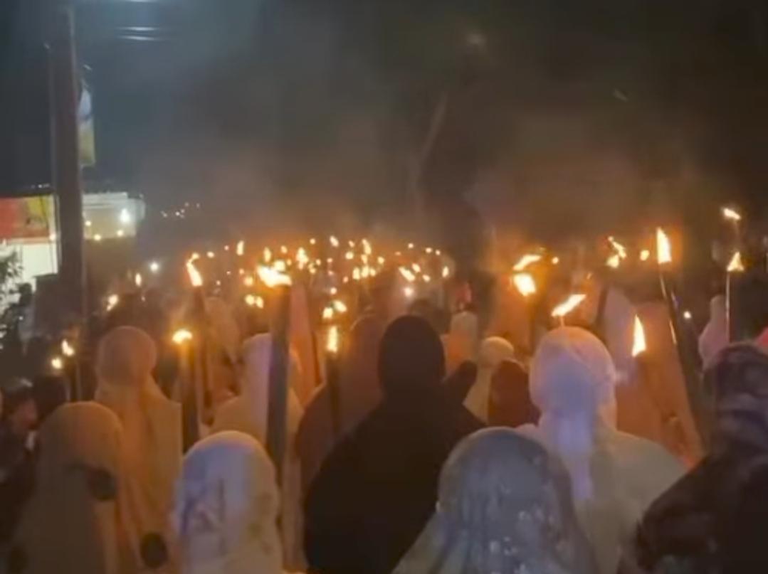 Viral Video Warga Kabere Enrekang Sulsel Pawai Obor Sambut Ramadan