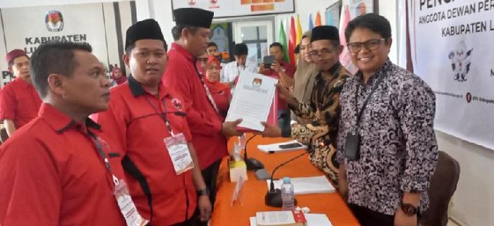 PC-PDIP-Luwu-Timur-parpol-pertama-daftar-bacaleg-Kamis-1152023.jpg