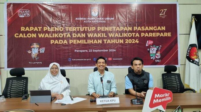PENETAPAN-WALI-KOTA-Ketua-KPU-Parepare-Muh-Awal-Yanto-di-tengah.jpg