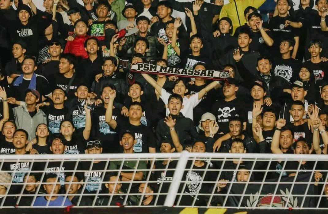 makassar/PENJUALAN-TIKET-Suporter-PSM-Makassar-saat-menyaksikan.jpg