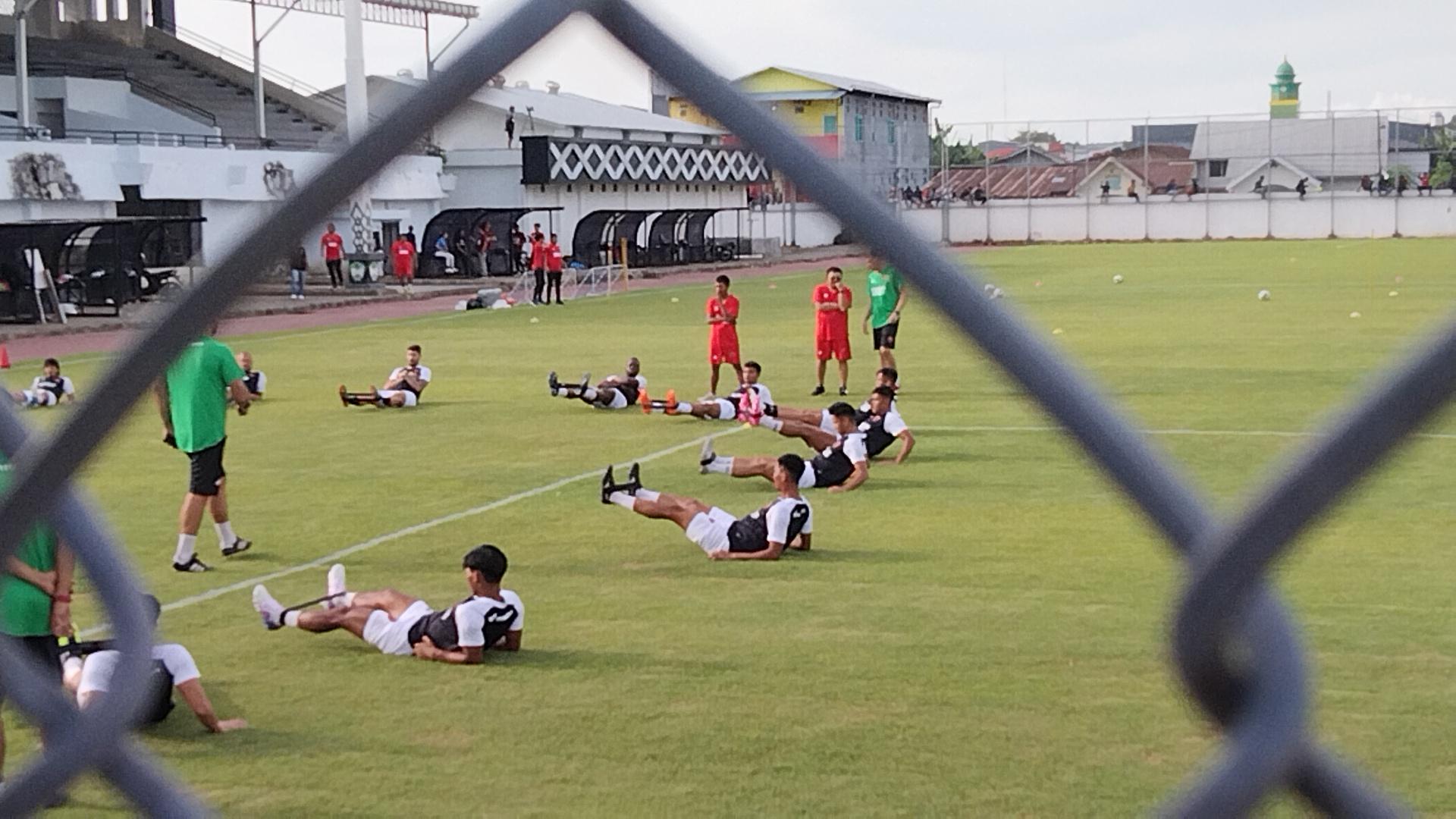 PSM-Makassar-menggelar-latihan-di-Stadion-Kalegowa-45.jpg