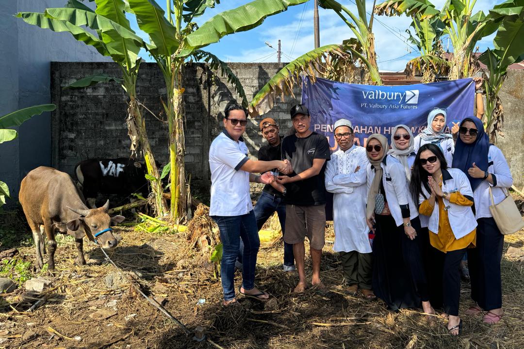 PT-Valbury-Asia-Futures-kurban-tiga-ekor-sapi-di-Makassar.jpg