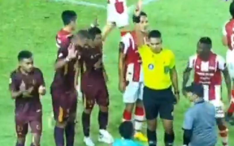 Pada-menit-25-Persis-harus-bermain-dengan-10-pemain-lantaran.jpg