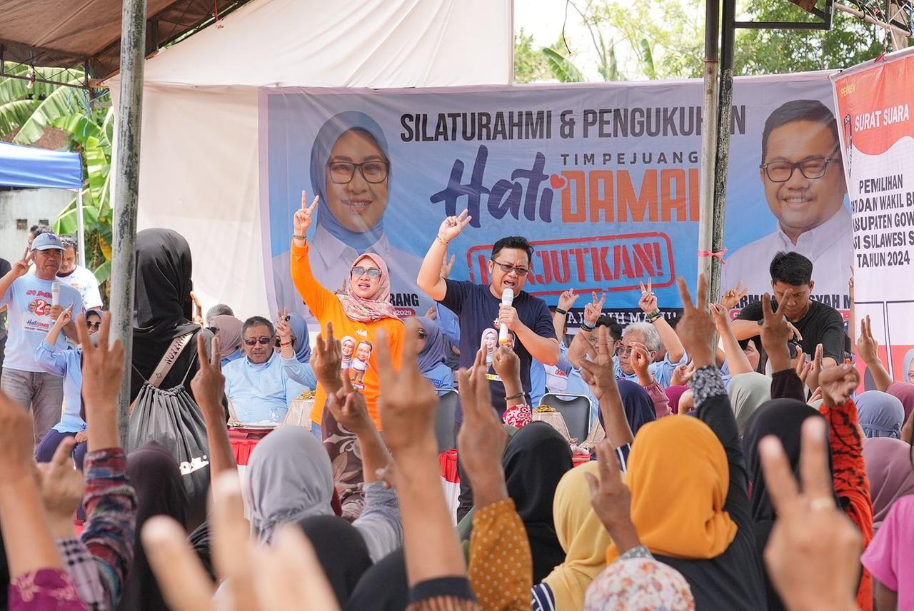 Di Desa Bontosunggu, Husniah-Darmawangsyah Beberkan Program Pengaspalan 350 Km Jalan di Gowa