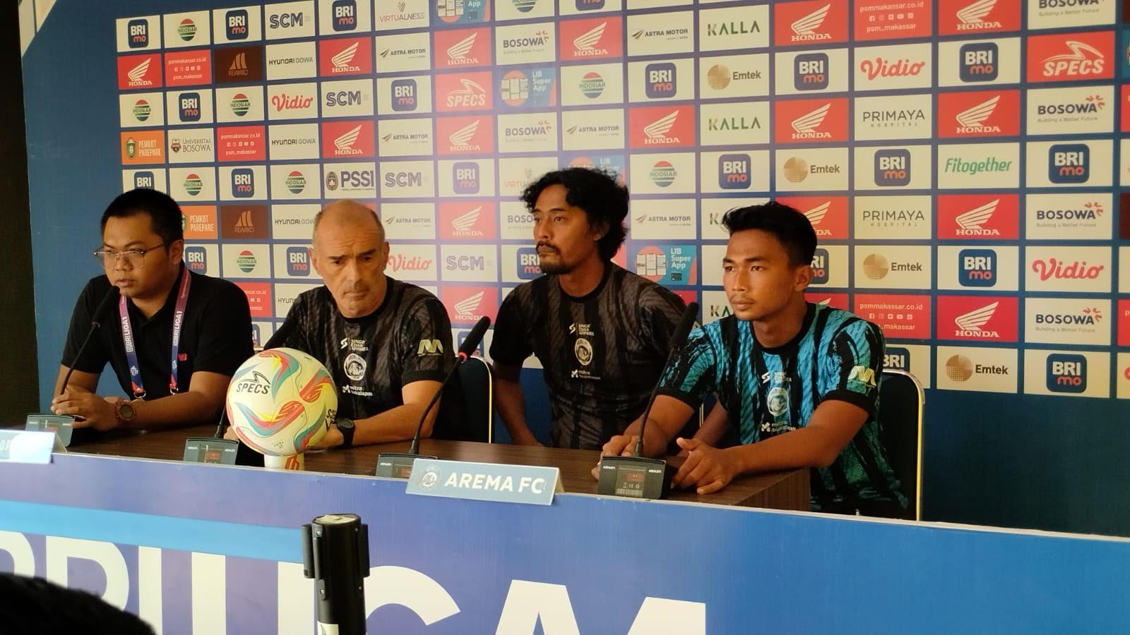 Pelatih-Arema-Fc-Fernando-Valente-dan-pemain-Bagas-saat-konferensi-pers.jpg