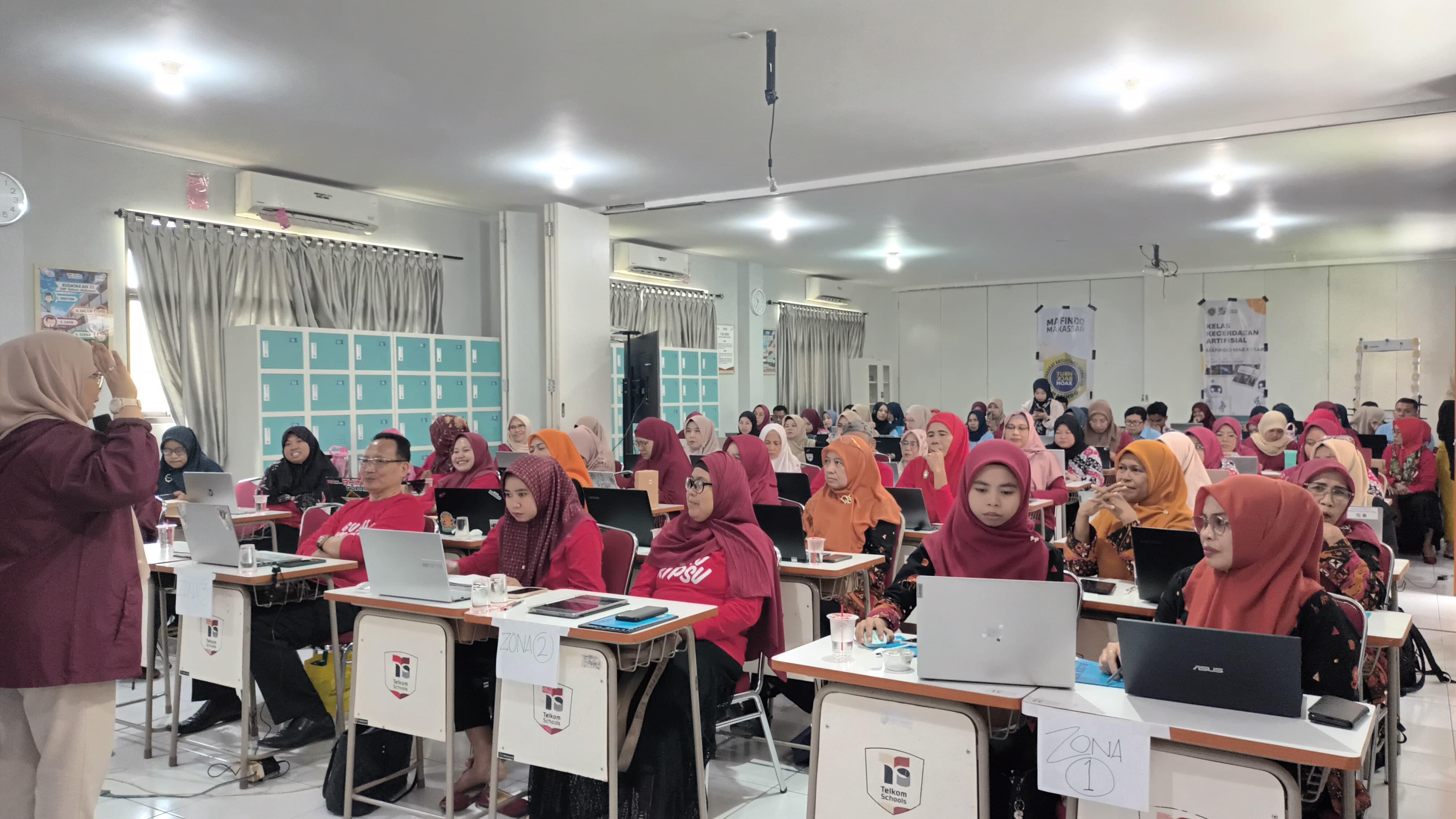 Pelatihan AI Mafindo Makassar Bantu Guru SD Tingkatkan Literasi Digital