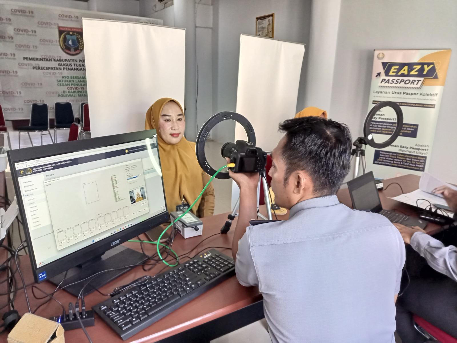 Pelayanan-Eazy-Passport-di-Kanim-Polman.jpg