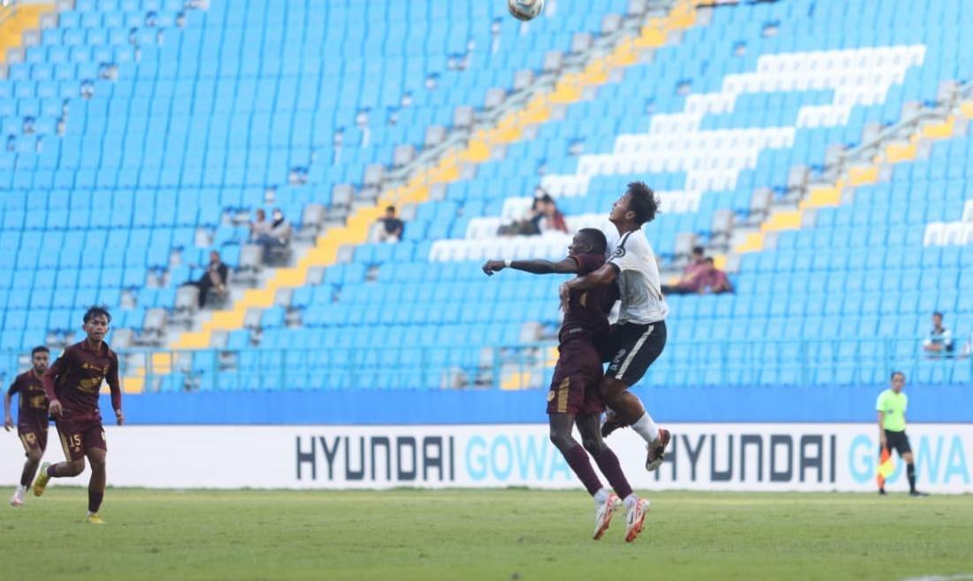 Pemain-PSM-Makassar-Adilson-Silva-duelqq.jpg