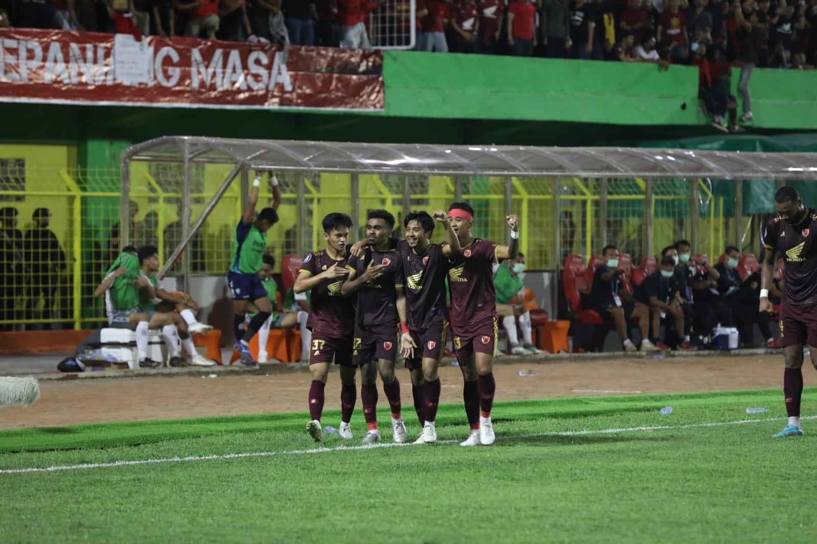 Pemain-PSM-Yakob-Sayuribobol-gawang-Bali-United-di-Stadion-BJ-Habibie-Parepare-hu.jpg