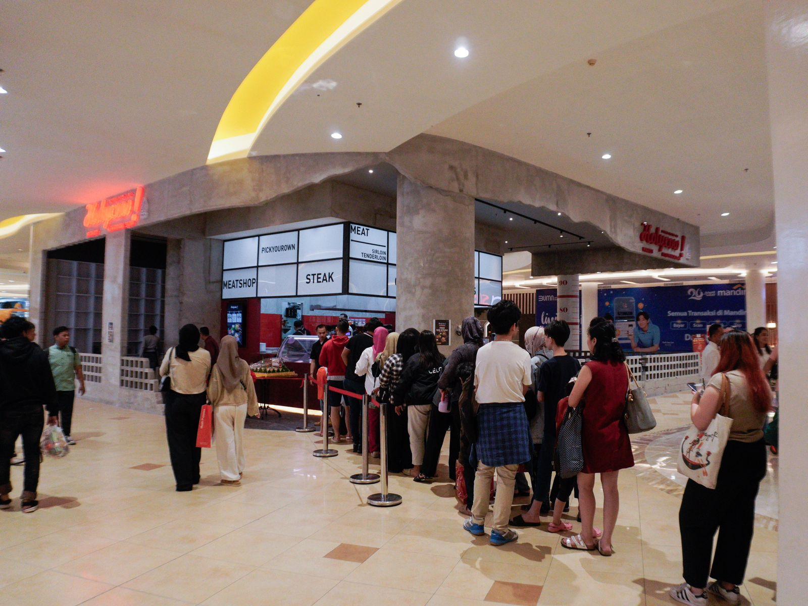 Steak Hotel by HOLYCOW! Hadir di TSM, Hadirkan Hidangan Unik Wagyu Steak Coto Makassar