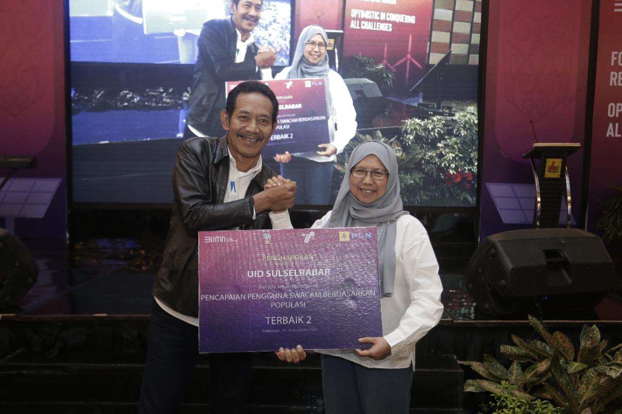 Penghargaan-pln-uid-sulselrabar.jpg