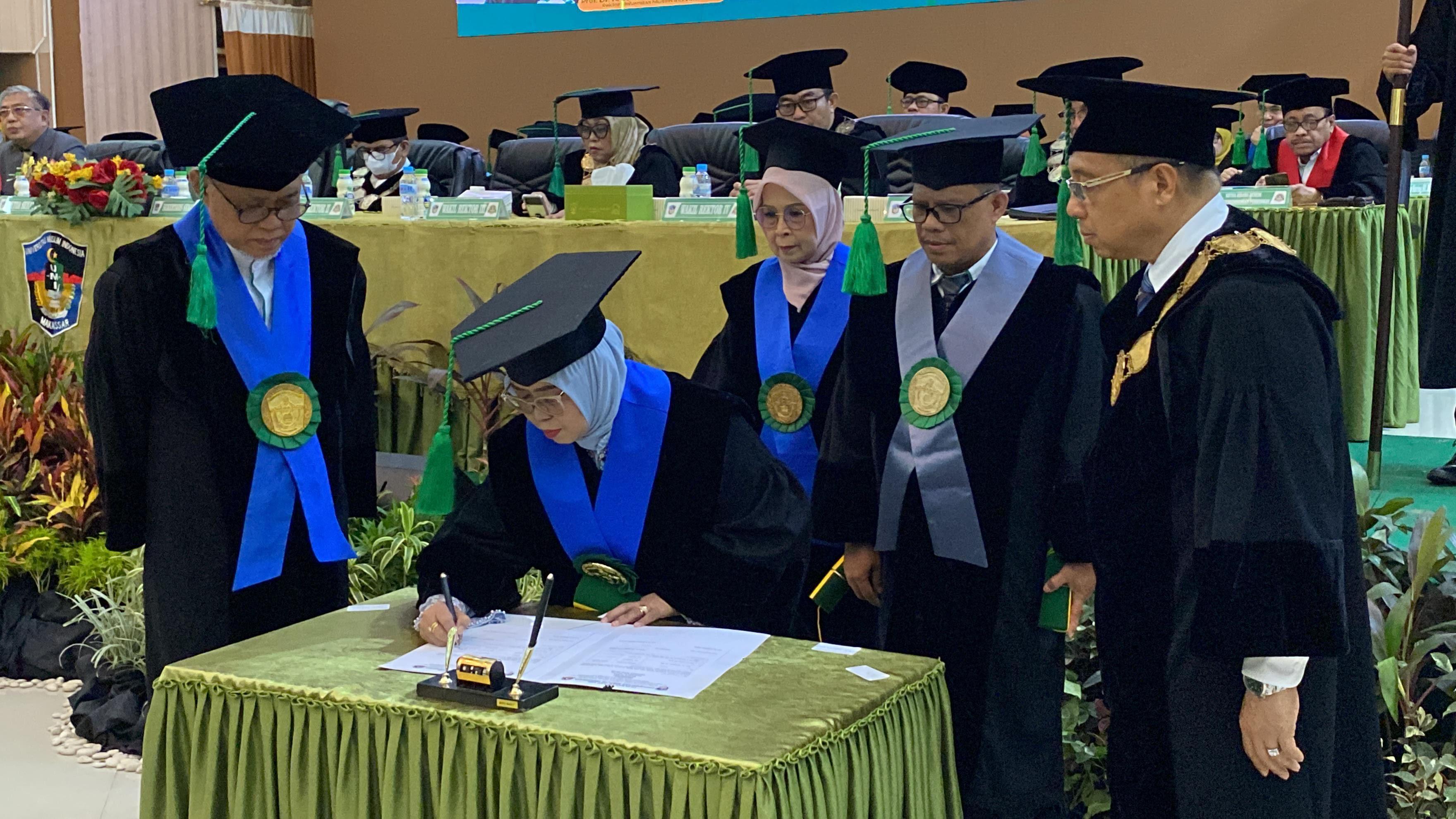 Pengukuhan-tiga-guru-besar-UMI-di-Auditorium-Al-Jibra-UMI-6.jpg