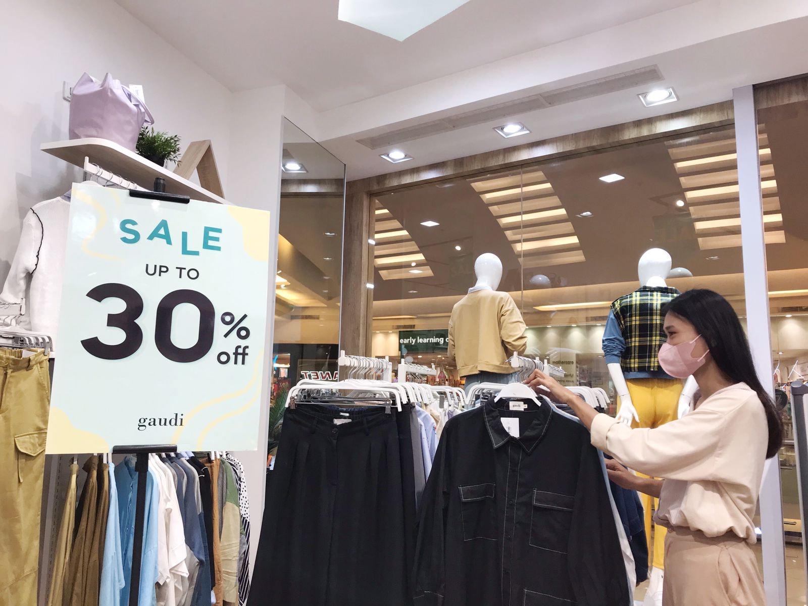 Intip Koleksi Terbaru Outfit Denim di TSM Makassar, Ada Diskon hingga 30 Persen