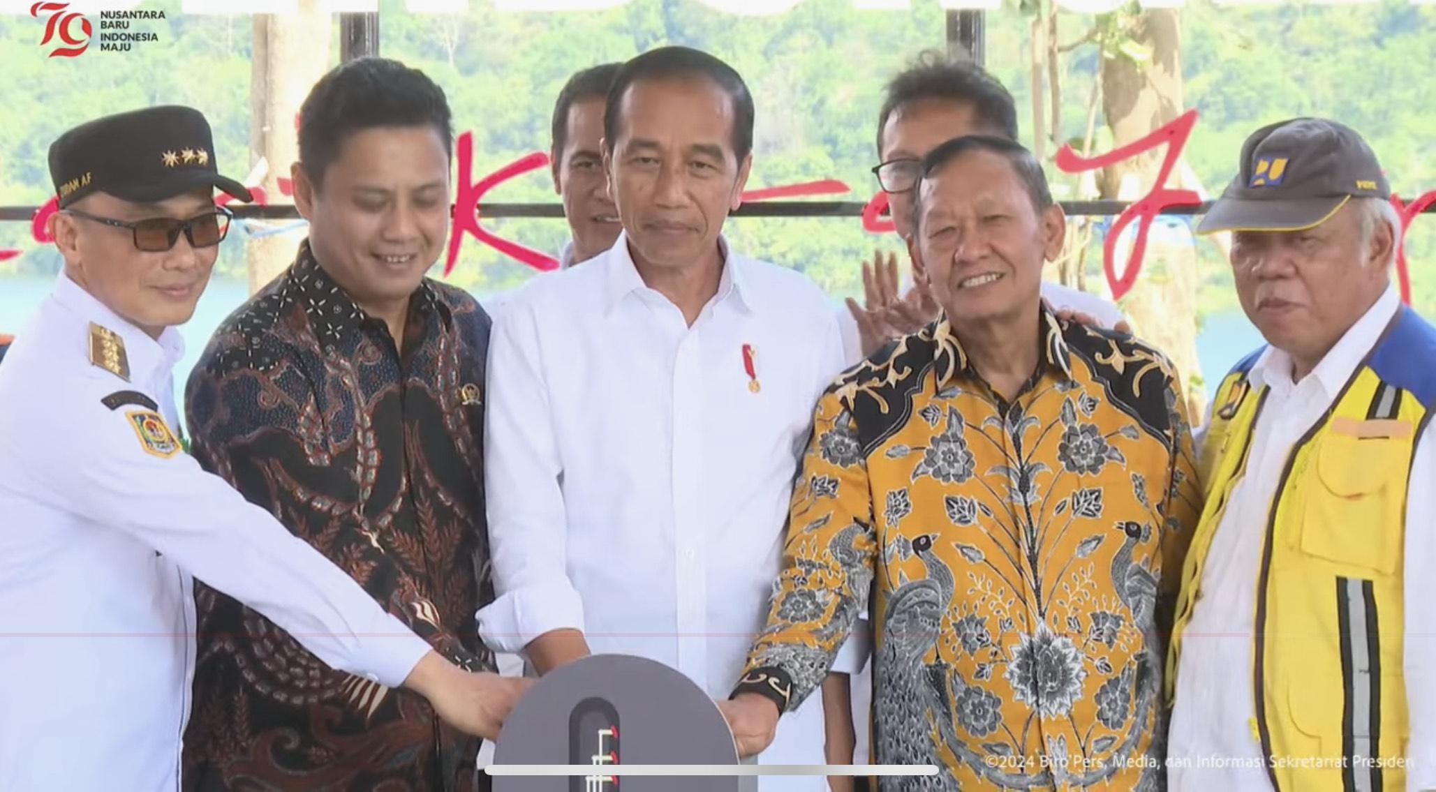 Peresmian-Bendungan-Pamukkulu-oleh-Presiden-Joko-Widodo-pada-Jumat-572024-siang.jpg