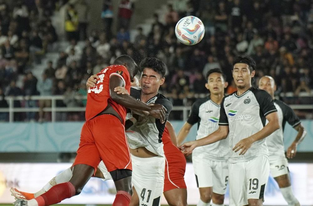 Pesepak-bola-Borneo-FC-Christophe-Nduwarugira.jpg