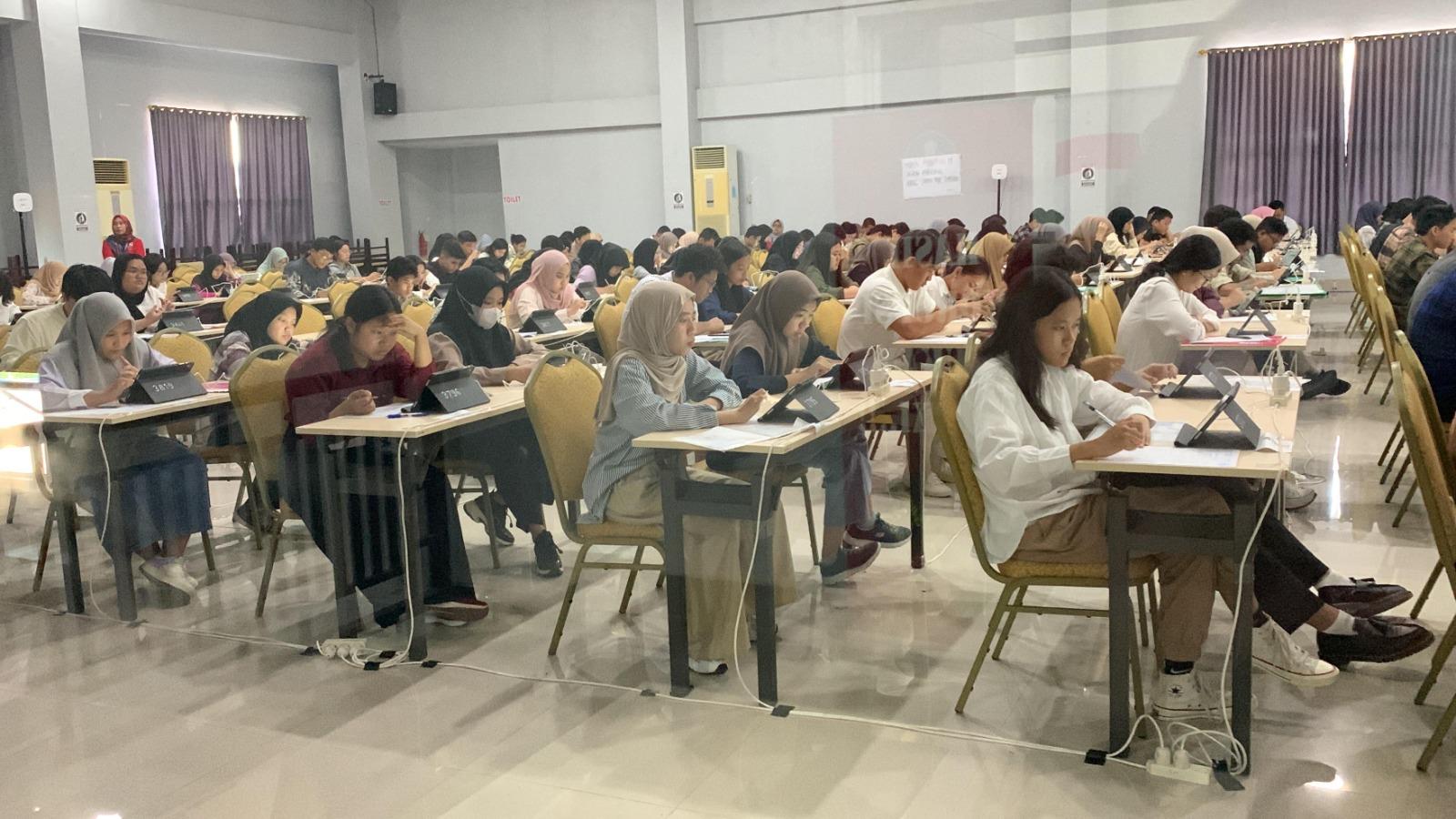 472 Peserta Tes UM-CBT UGM di Makassar