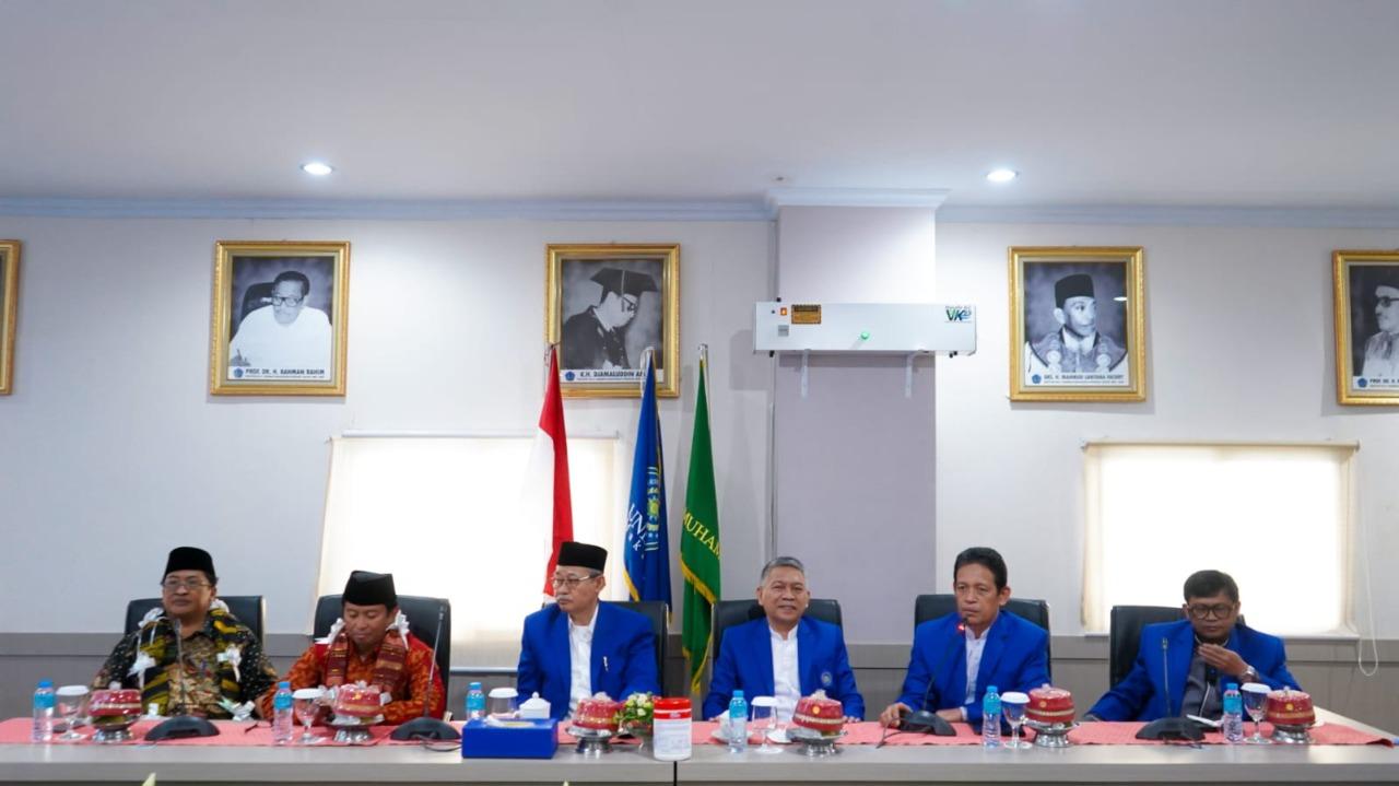 Pimpinan-Universitas-Unismuh-bersama-Perwakilan-BAN-PT.jpg