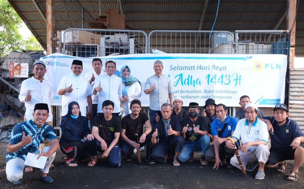 PLN UIW Sulselrabar Sembelih 85 Ekor Hewan Kurban