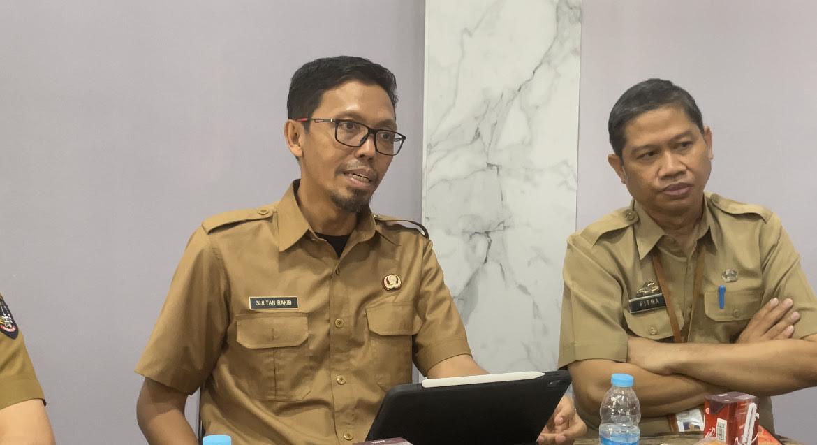 Plt-Kepala-Diskominfo-SP-Sulsel-Sultan-Rakib-dan-Kabid-Komunikasi-dan-Humas-Pemprov-Sulsel-Fitra-ft.jpg