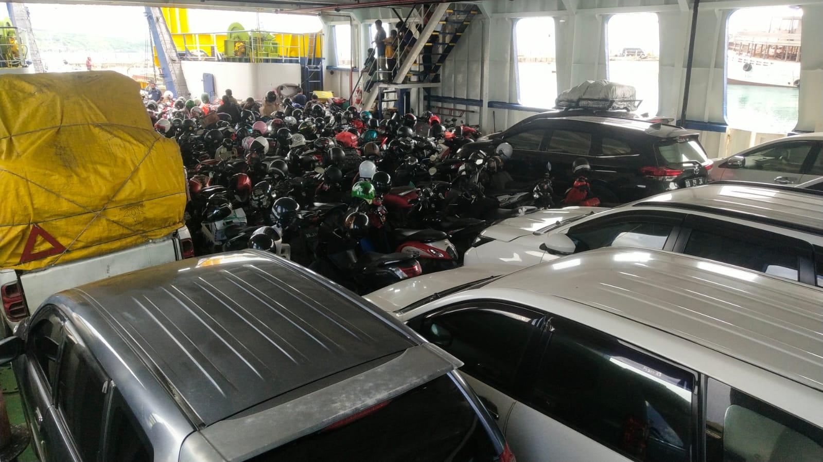 H-4 Lebaran, Pemudik Tujuan Selayar Padati Pelabuhan Bira Bulukumba