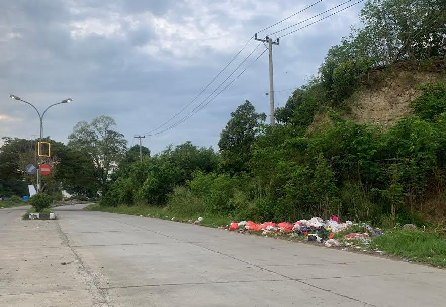 Potret-sampah-berserakan-di-Jalur-Dua-Sengkang-Jl-Sawerigading-Kamis-2772024.jpg