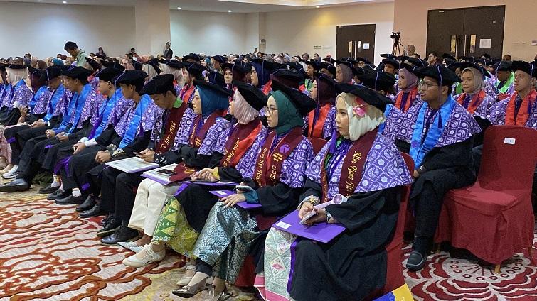Potret-wisuda-Polimedia-Makassar-Swiss-Belh.jpg