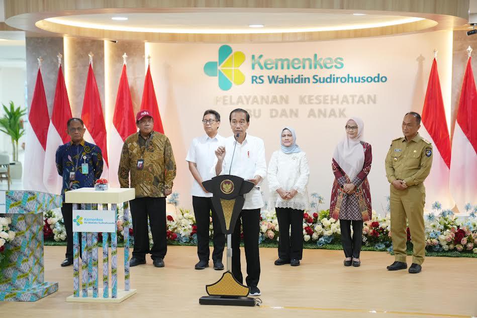 Jokowi Resmikan Gedung Layanan Ibu dan Anak di RS Wahidin Makassar