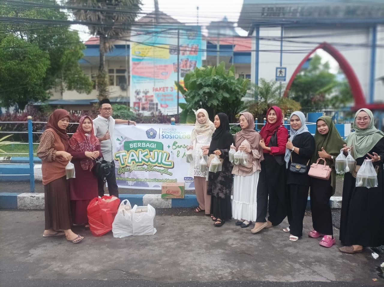 Prodi-Magister-Pendidikan-Sosiologi-Unismuh-berbagi-takjil.jpg