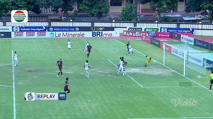 Hujan Kartu Warnai Kemenangan 1-0 PSM Atas Arema FC, Laskar Pinisi Tempel Ketat Persija Jakarta