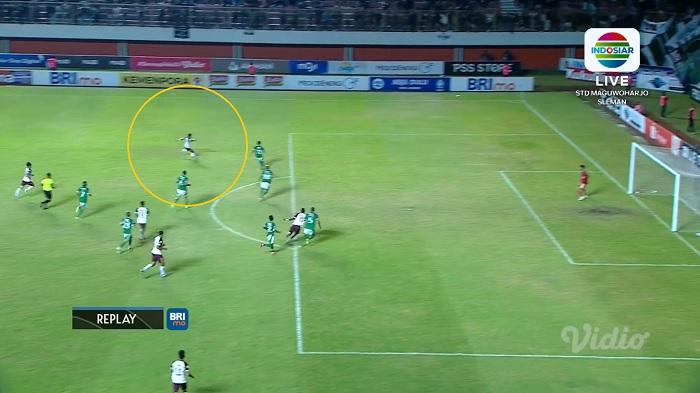 Livescore: Esteban Vizcara Cetak Gol Cantik ke Gawang Reza Arya, Skor PSS Sleman vs PSM Makassar 1-1