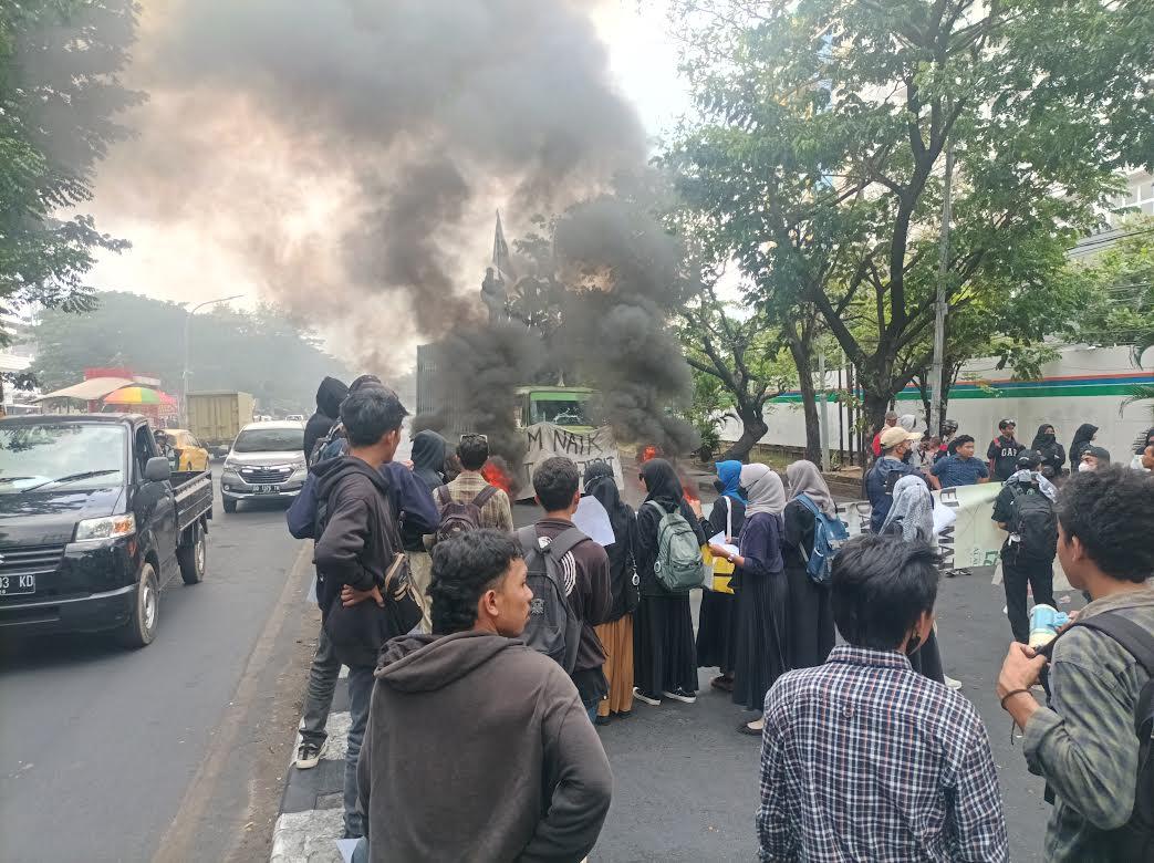 Video: Puluhan Mahasiswa UIN Alauddin Unjuk Rasa Tolak Kenaikan Harga BBM