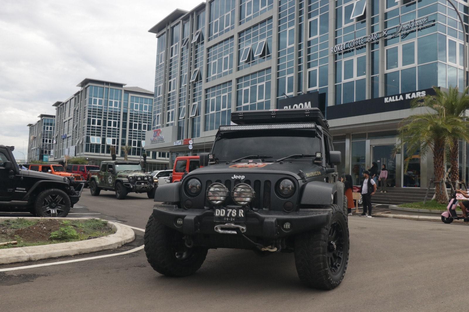 Puluhan Pengguna Jeep Wrangler Berkumpul di Store United E-Motor Jelang Anniversary ke-10 JKOC