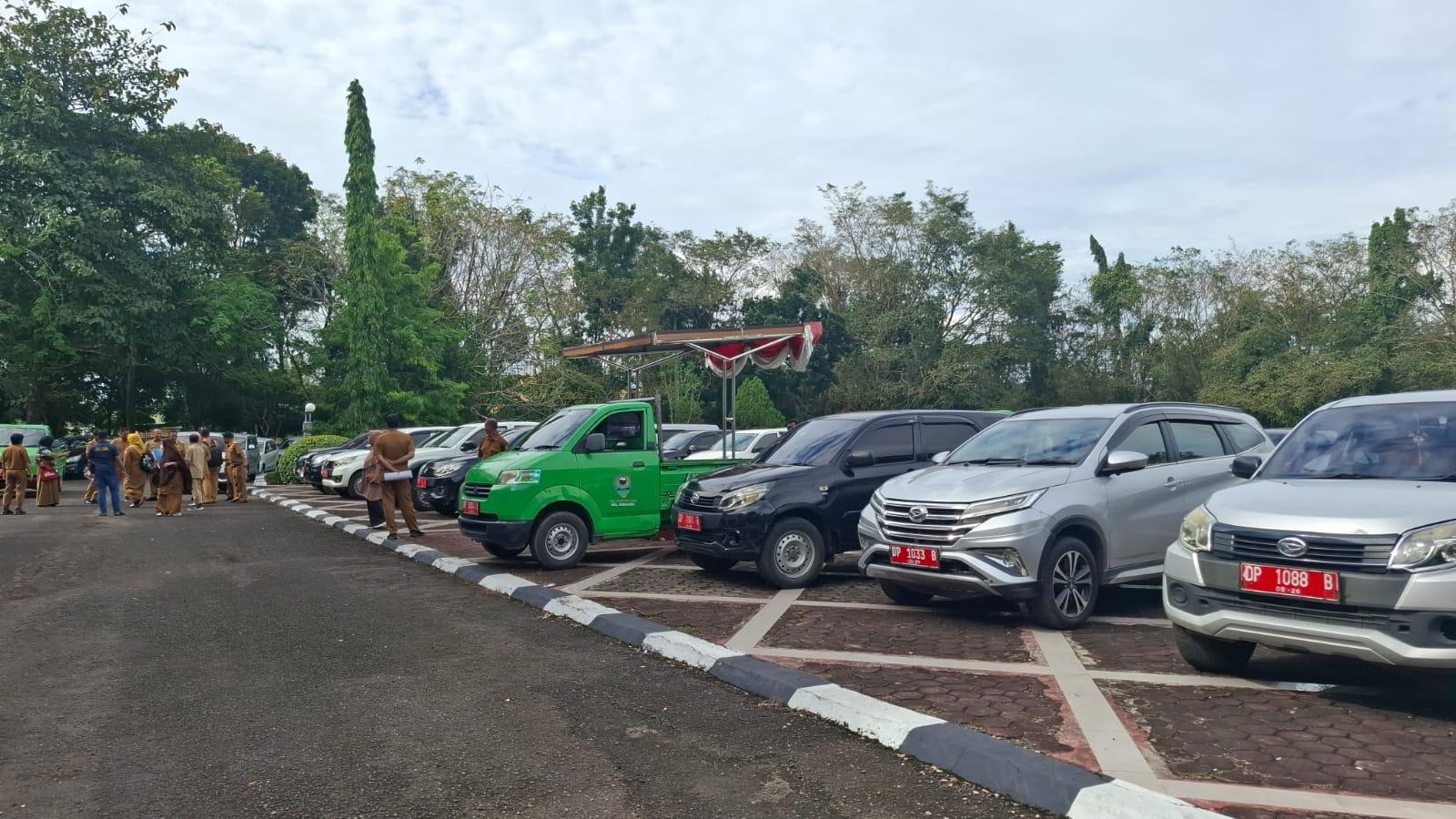 RANDIS-BARRU-Puluhan-mobil-randis-lingkup-Pemda-Barru-diperiksa-oleh-bagian-aset.jpg