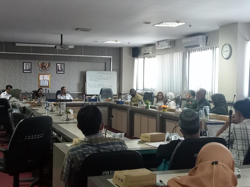 RDP-di-Komisi-B-DPRD-Sulsel-terkait-wabah-Penyakit-Mulut-dan-Kuku.jpg