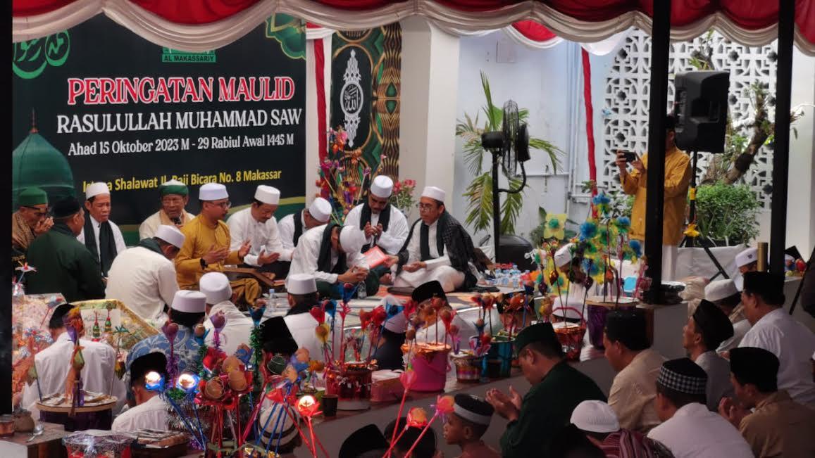 Ribuan-Jemaah-Hadiri-Maulid-Jamiyah-Khalwatiyah-Syekh-Yusuf-Al-Makassariy.jpg