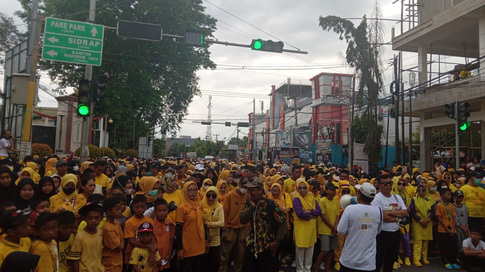 Ribuan Peserta Ikuti Jalan Sehat Spesial HUT ke-58 Golkar di Pinrang